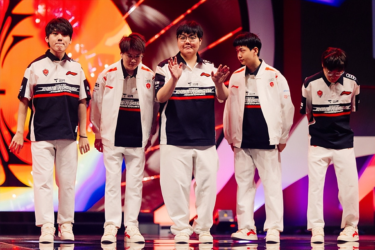 FLY绝杀FNC,Deft团战一打五激烈交锋2025世界赛,强势挺进下一轮 FLY绝杀FNC,Deft团战一打五激烈交锋2025世界赛,强势挺进下一轮