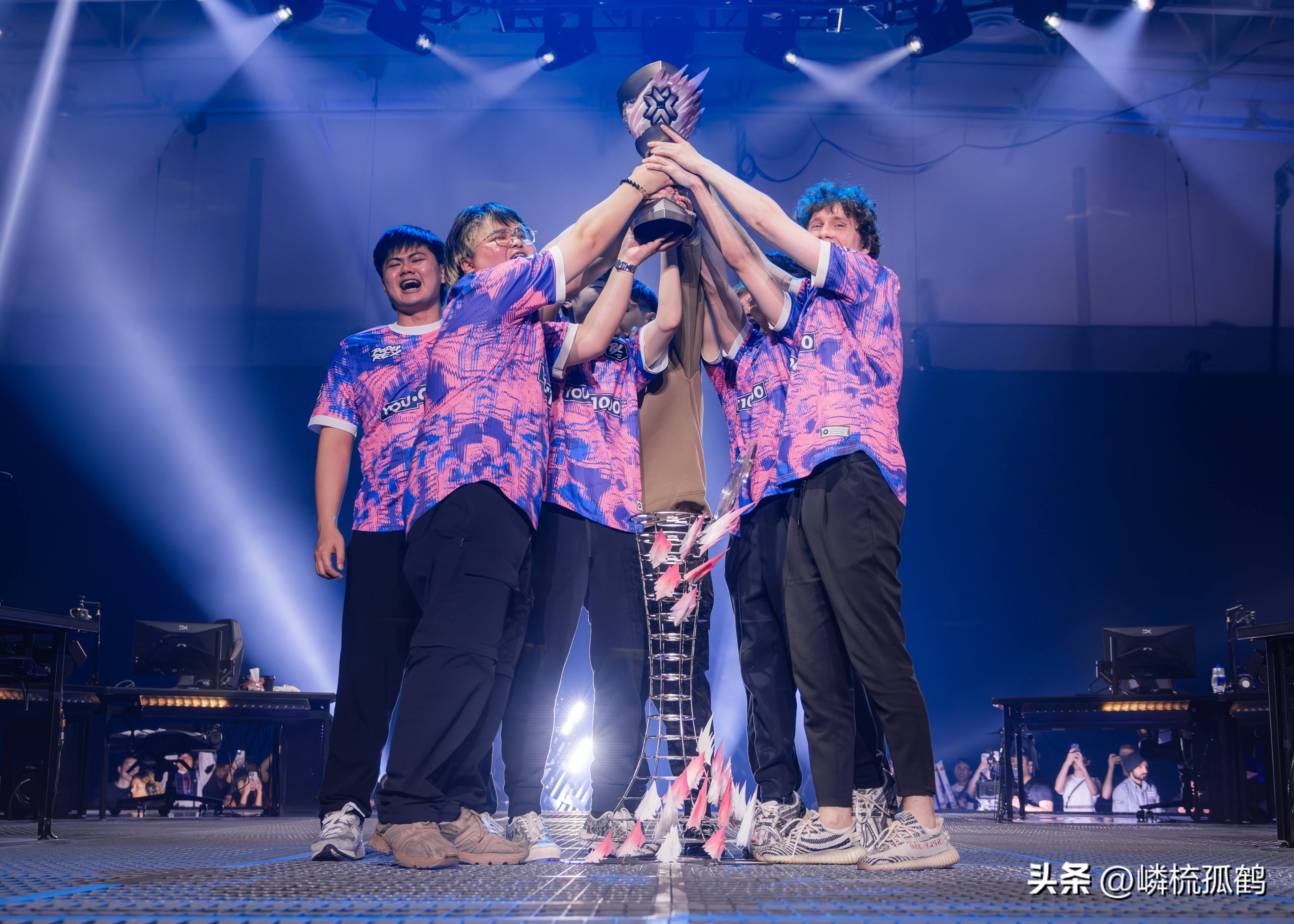 开云体育APP下载-EG力克MAD，Uzi关键团战开团秒人激烈交锋半决赛，成为赛场最大亮点