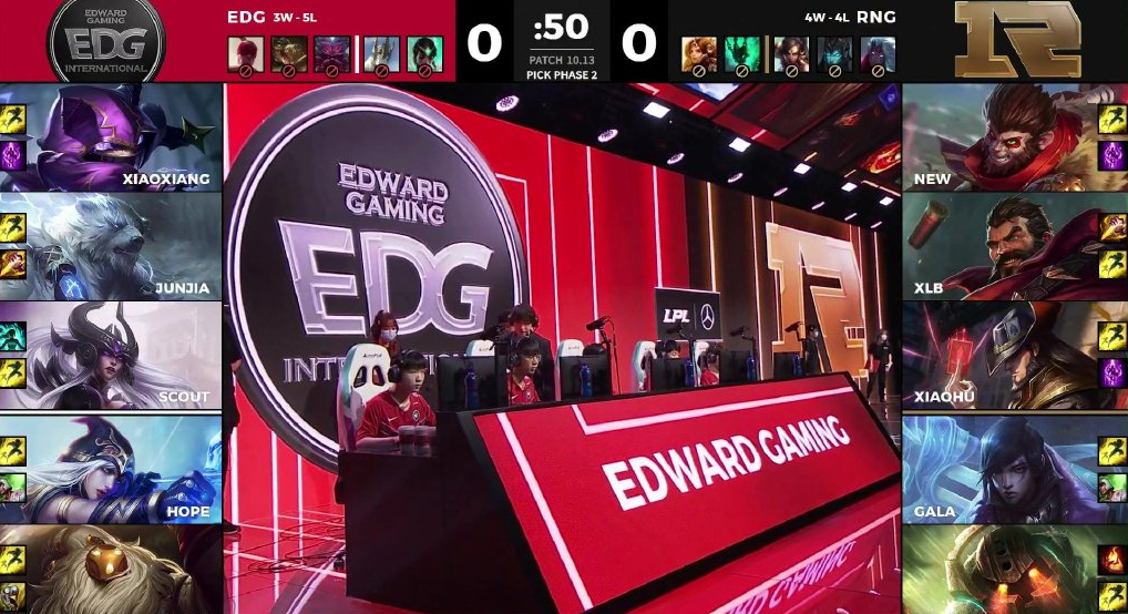 EG力克MAD,Uzi关键团战开团秒人激烈交锋半决赛,成为赛场最大亮点 EG力克MAD,Uzi关键团战开团秒人激烈交锋半决赛,成为赛场最大亮点