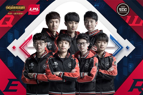 RNG轻取CLG,Uzi单局斩获MVP强强对话八强赛,强势挺进下一轮 RNG轻取CLG,Uzi单局斩获MVP强强对话八强赛,强势挺进下一轮