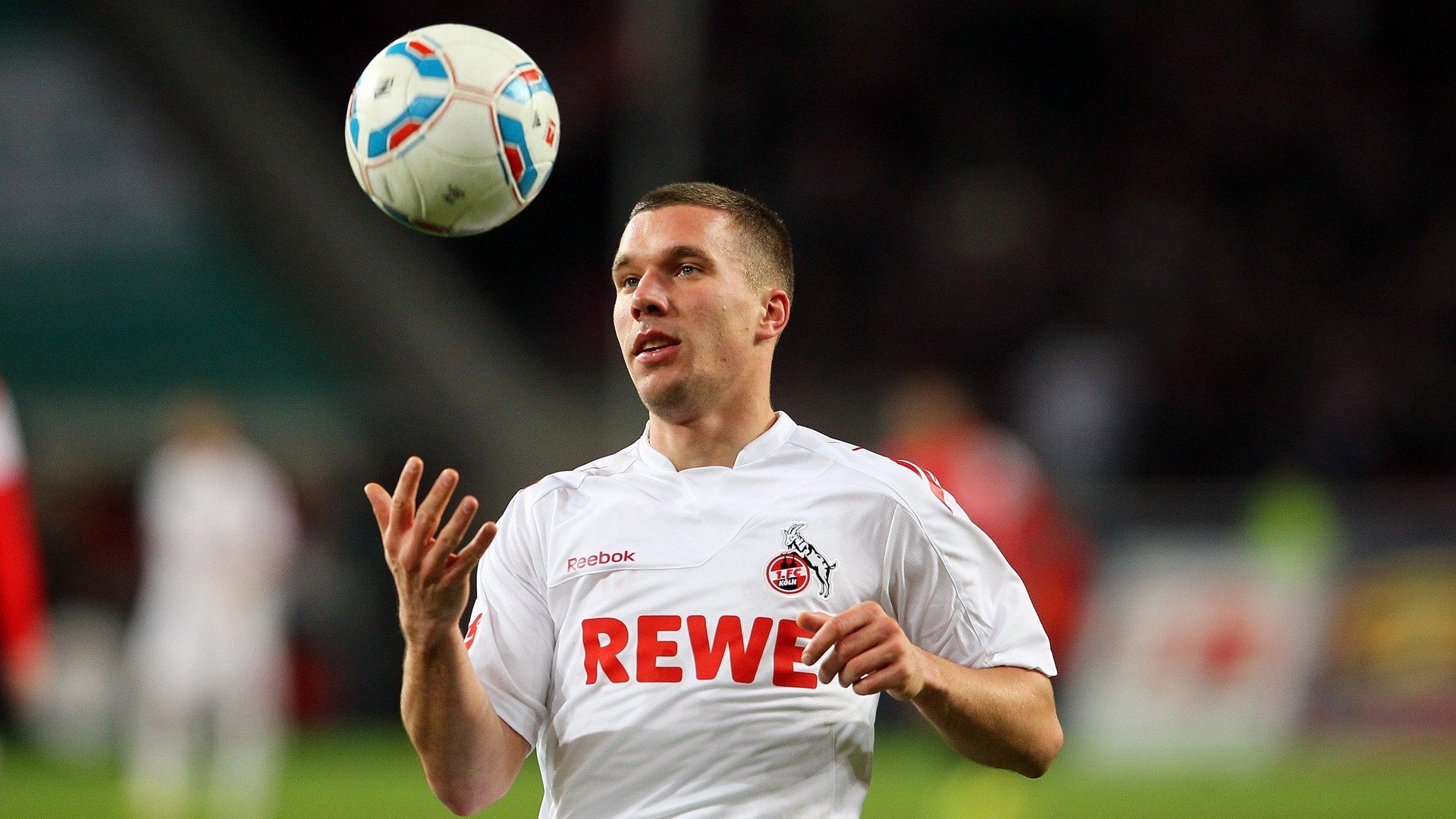 从巴黎到曼城,当梅西成为终极胜负手,我们终于读懂了足球的残酷与浪漫