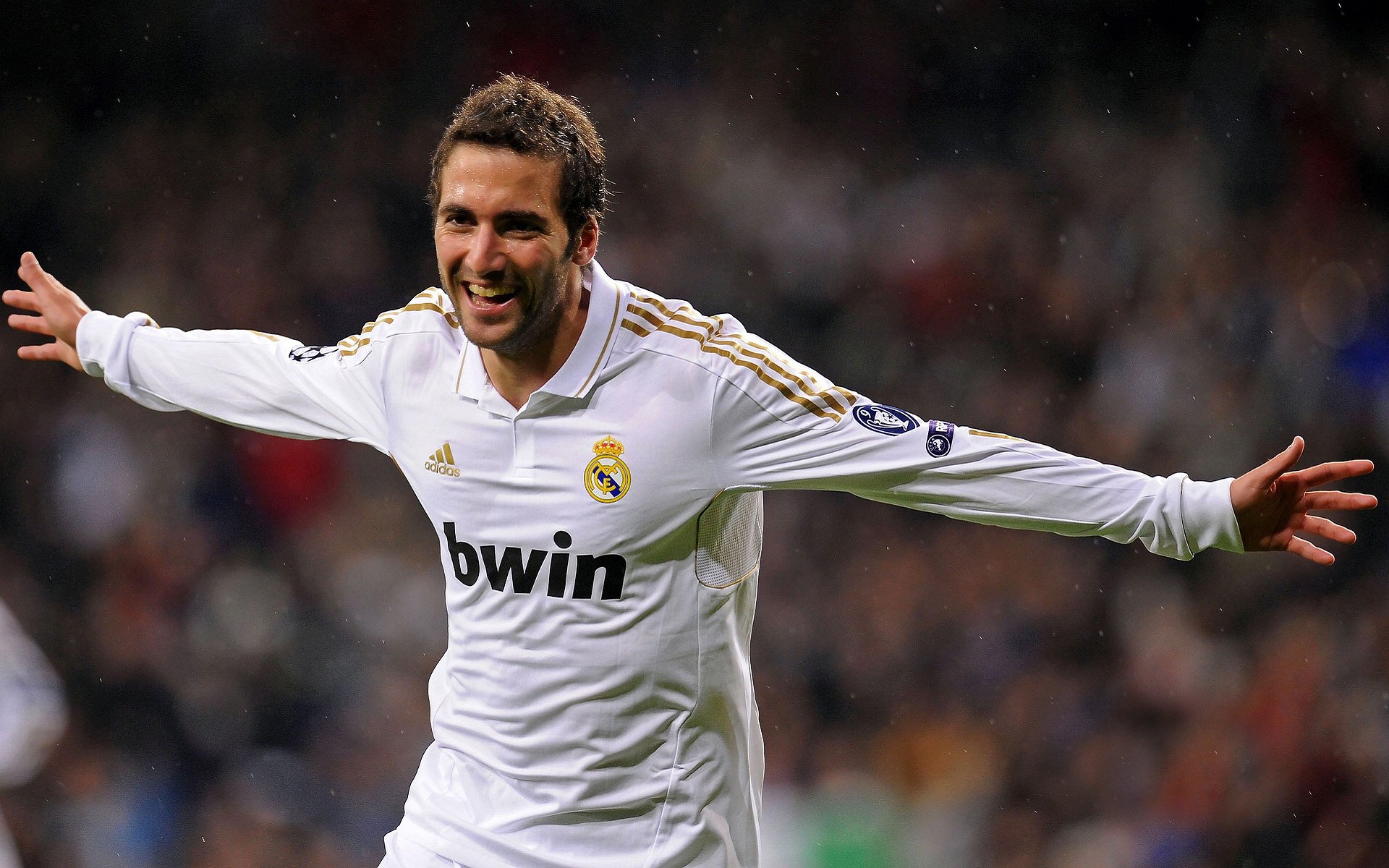 内马尔魔力再现，里昂强势碾过黄潜！巨星对决，谁是真正的英雄？