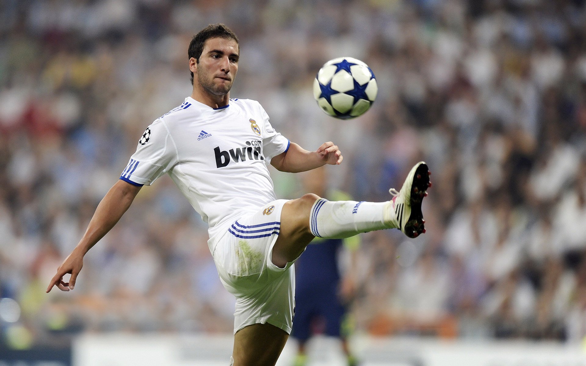 新王登基！杰伦格林50分狂暴之夜击碎三连冠王朝，汽车城怒吼响彻联盟